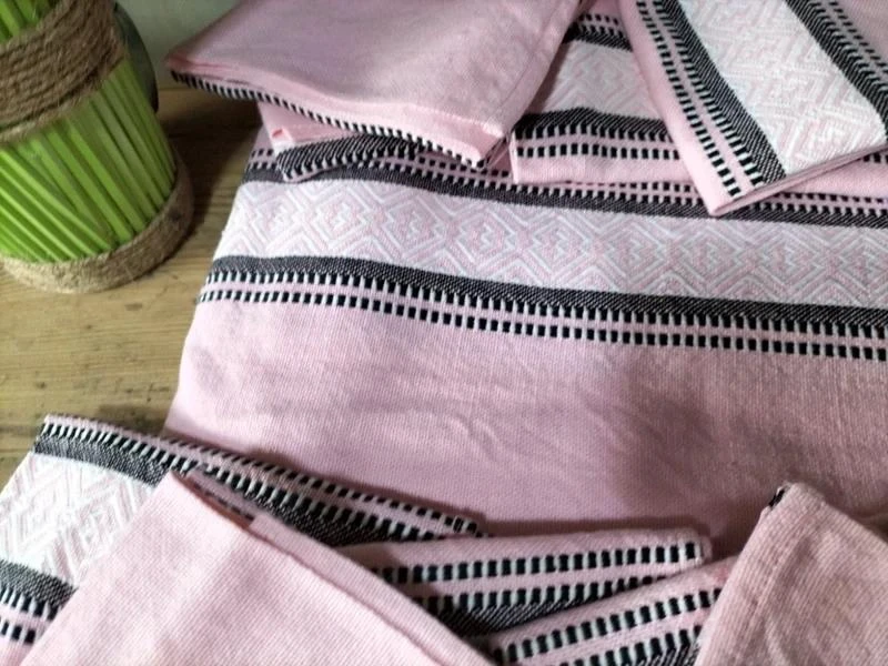 Roze tafelkleed en 12 nieuwe servetten – photo 5